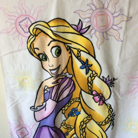 SOLD Beach Towel Disney Tangled Rapunzel Very Big - Picture 2 of 6
